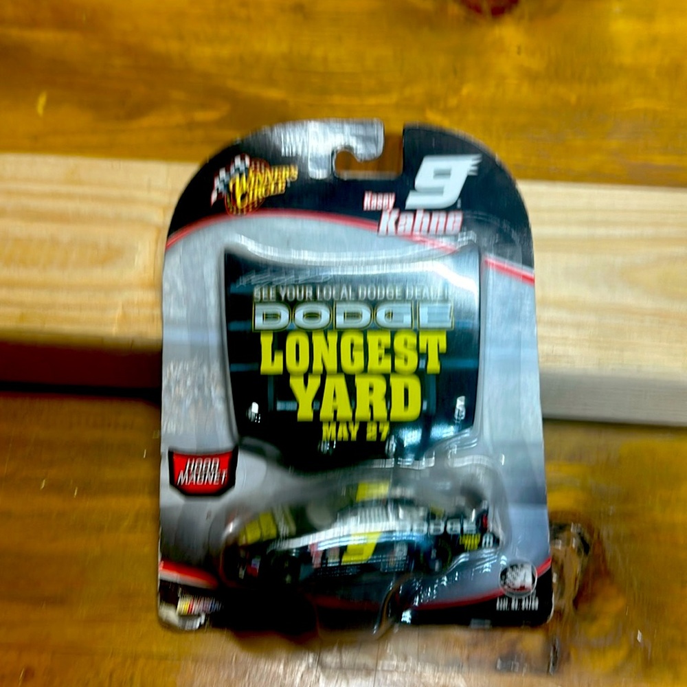 RARE WINNER’S CIRCLE  9 KASEY KAHNE WITH WRONG NAME (Martin Truex Jr) on BACK